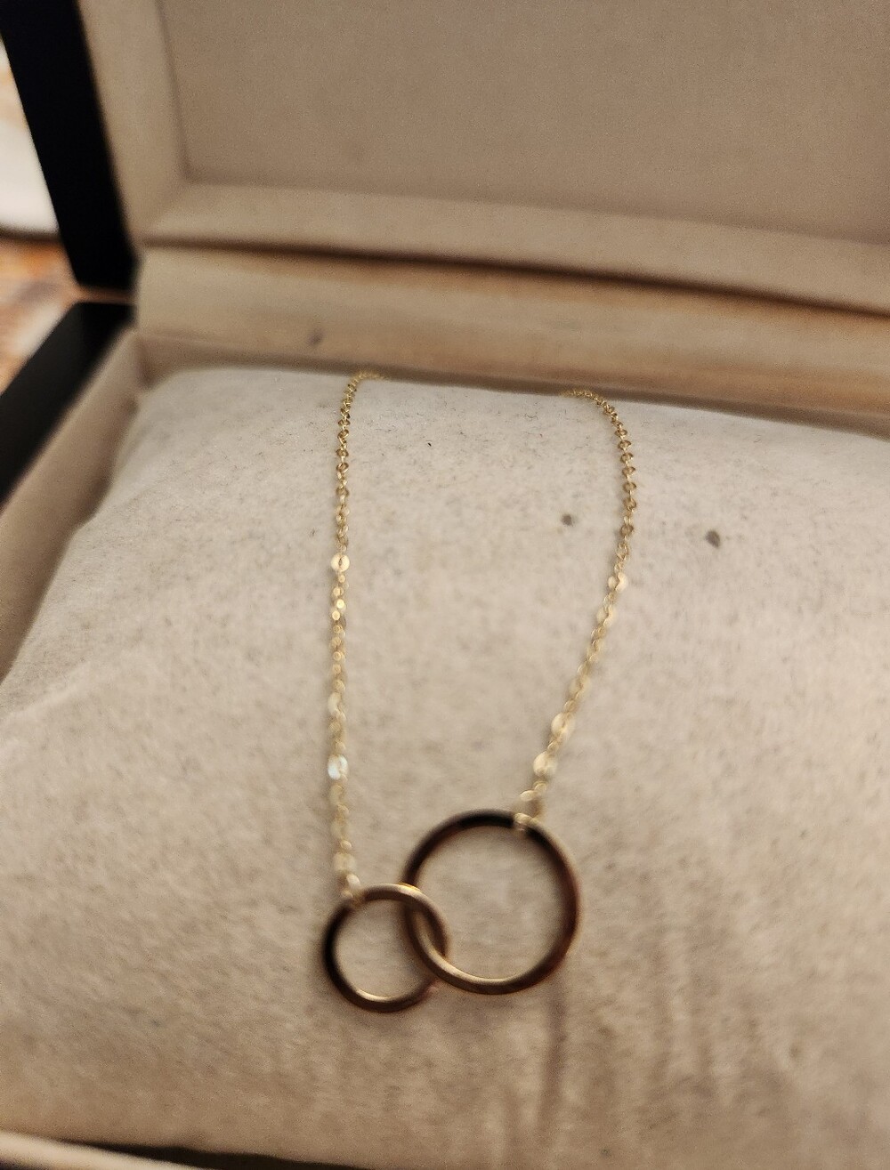 Delicate Gold Interlocking Circle Necklace - Women Jewelry